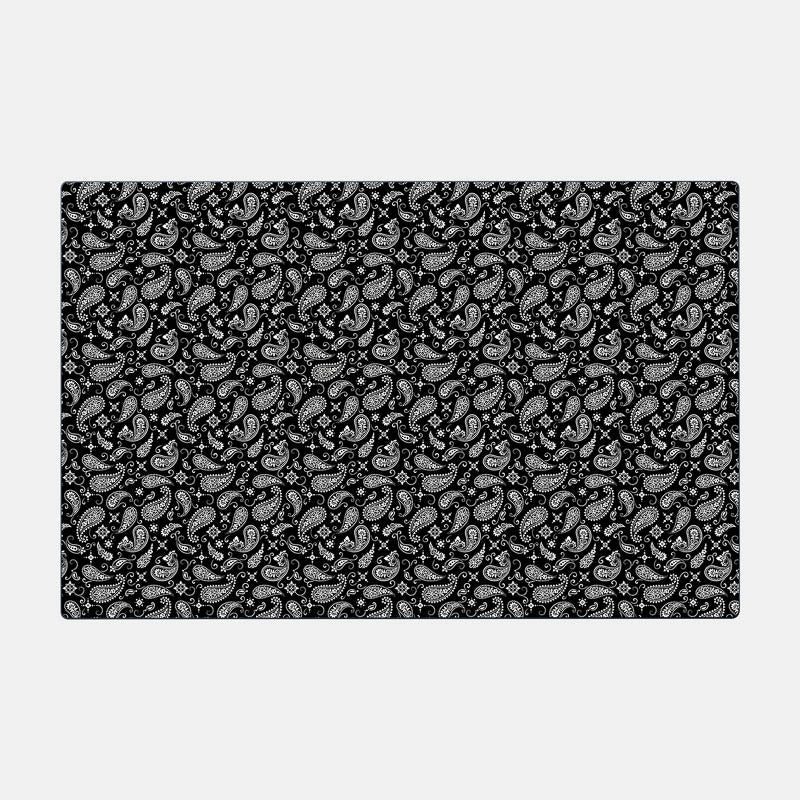 Black Paisley Essential