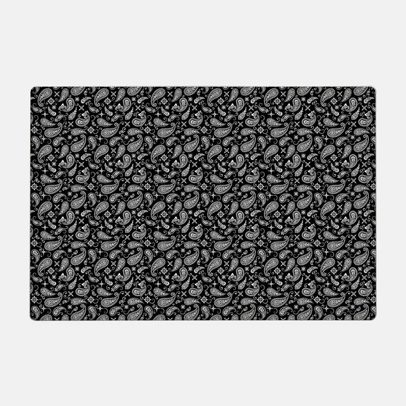 Black Paisley Essential