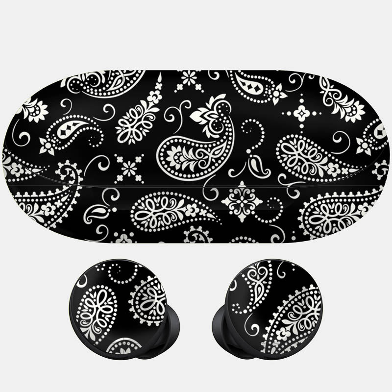 Black Paisley Full Body