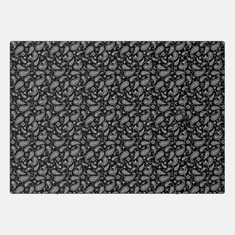 Black Paisley Essentia