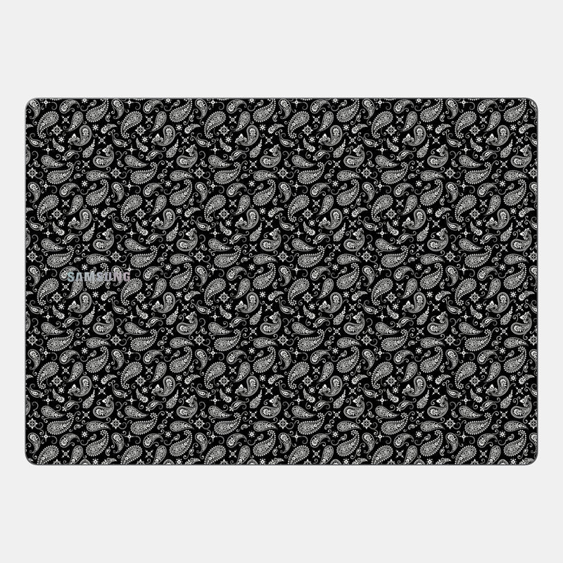 Black Paisley Essential